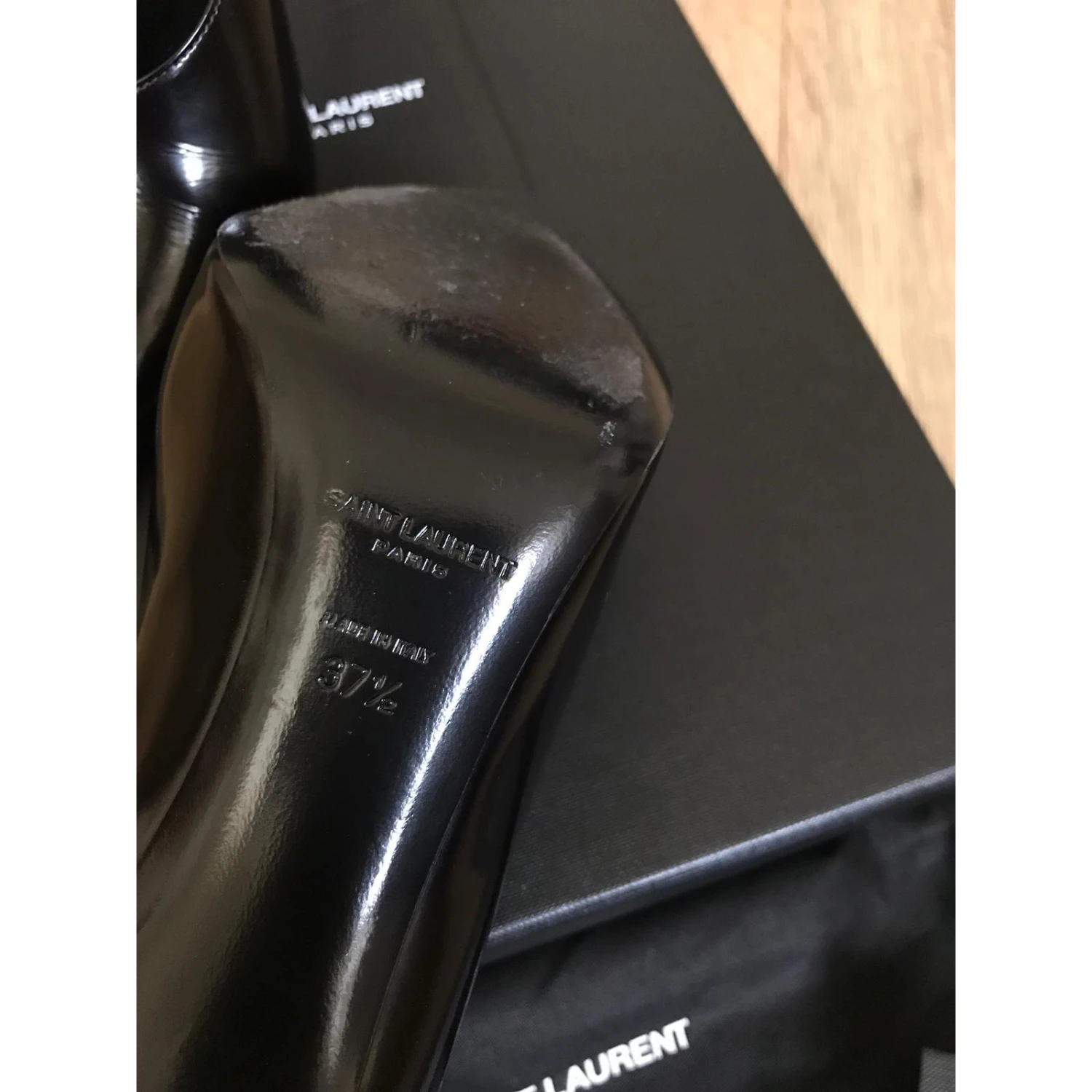 Yves Saint Laurent Pompe Teddy En Cuir Brillant Noir 7 Yves Saint Laurent Pompe Teddy En Cuir Brillant Noir – Image 5