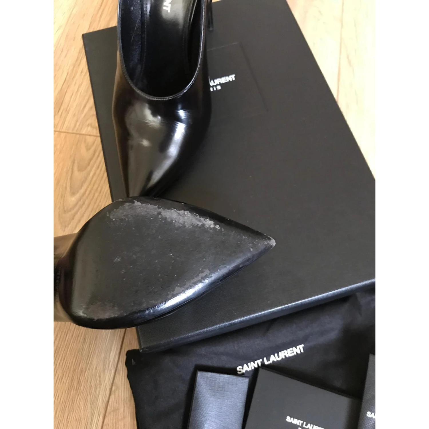 Yves Saint Laurent Pompe Teddy En Cuir Brillant Noir 8 Yves Saint Laurent Pompe Teddy En Cuir Brillant Noir – Image 6