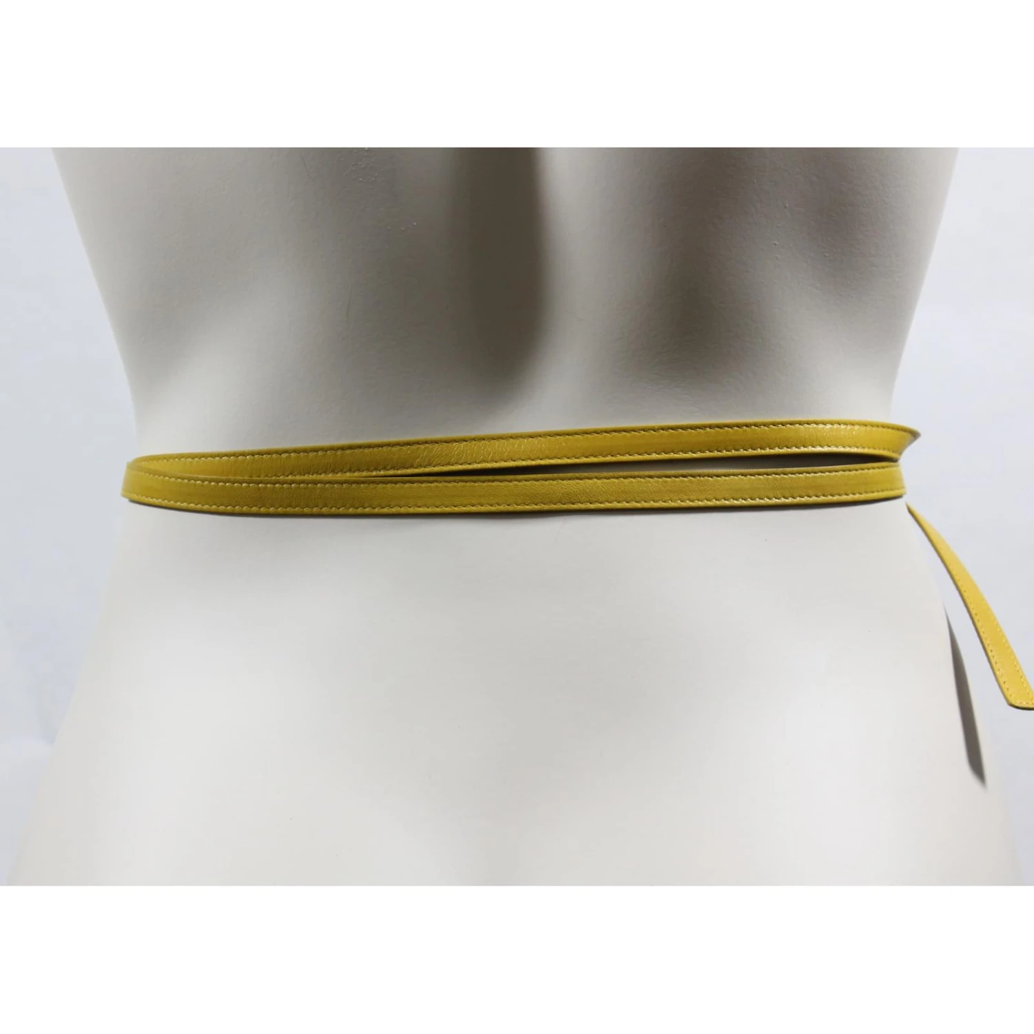 Yves Saint Laurent Ceinture Cœur Jaune 6 Yves Saint Laurent Ceinture Cœur Jaune – Image 4
