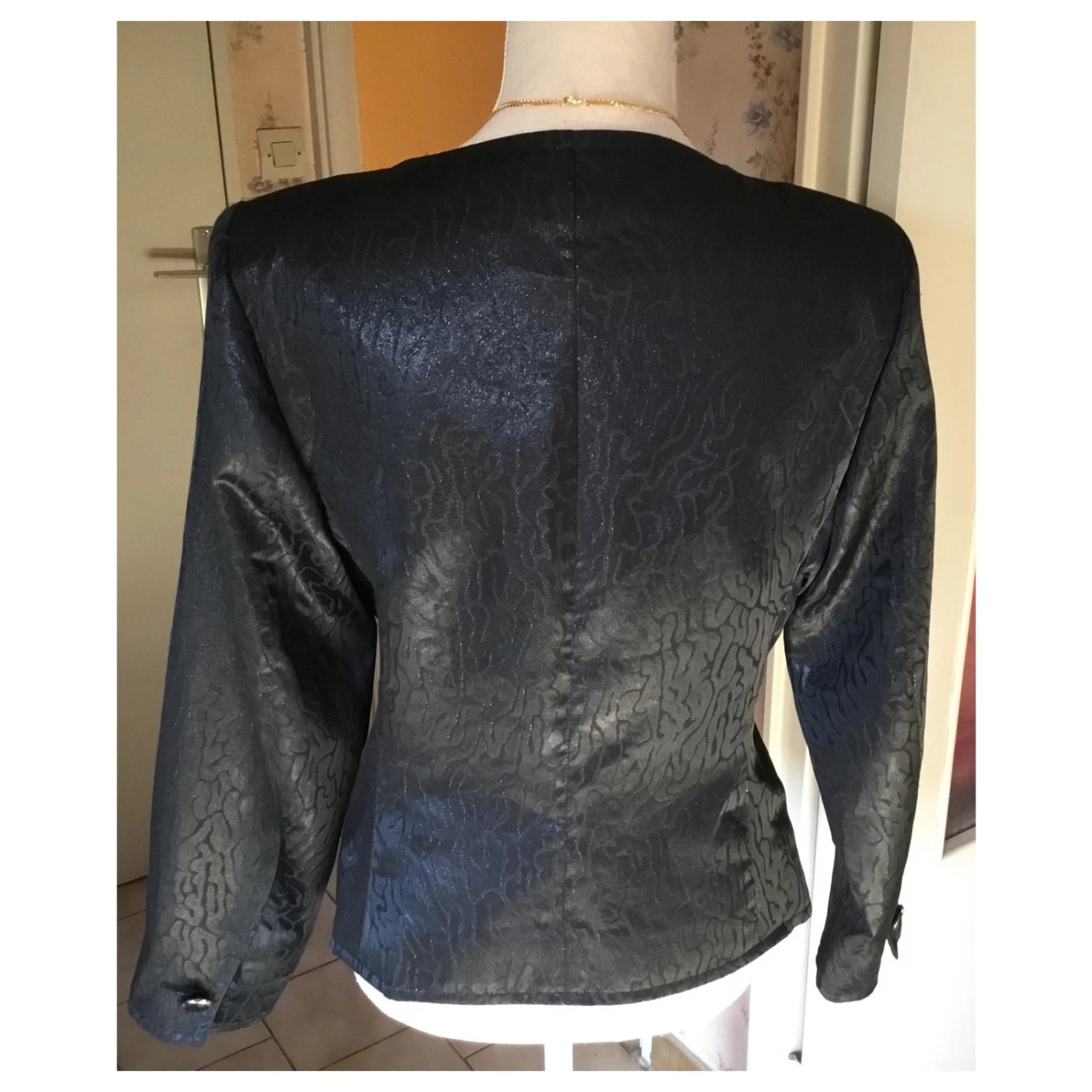 Yves Saint Laurent BLAZER NOIR À RAMAGES 6 Yves Saint Laurent BLAZER NOIR À RAMAGES – Image 4