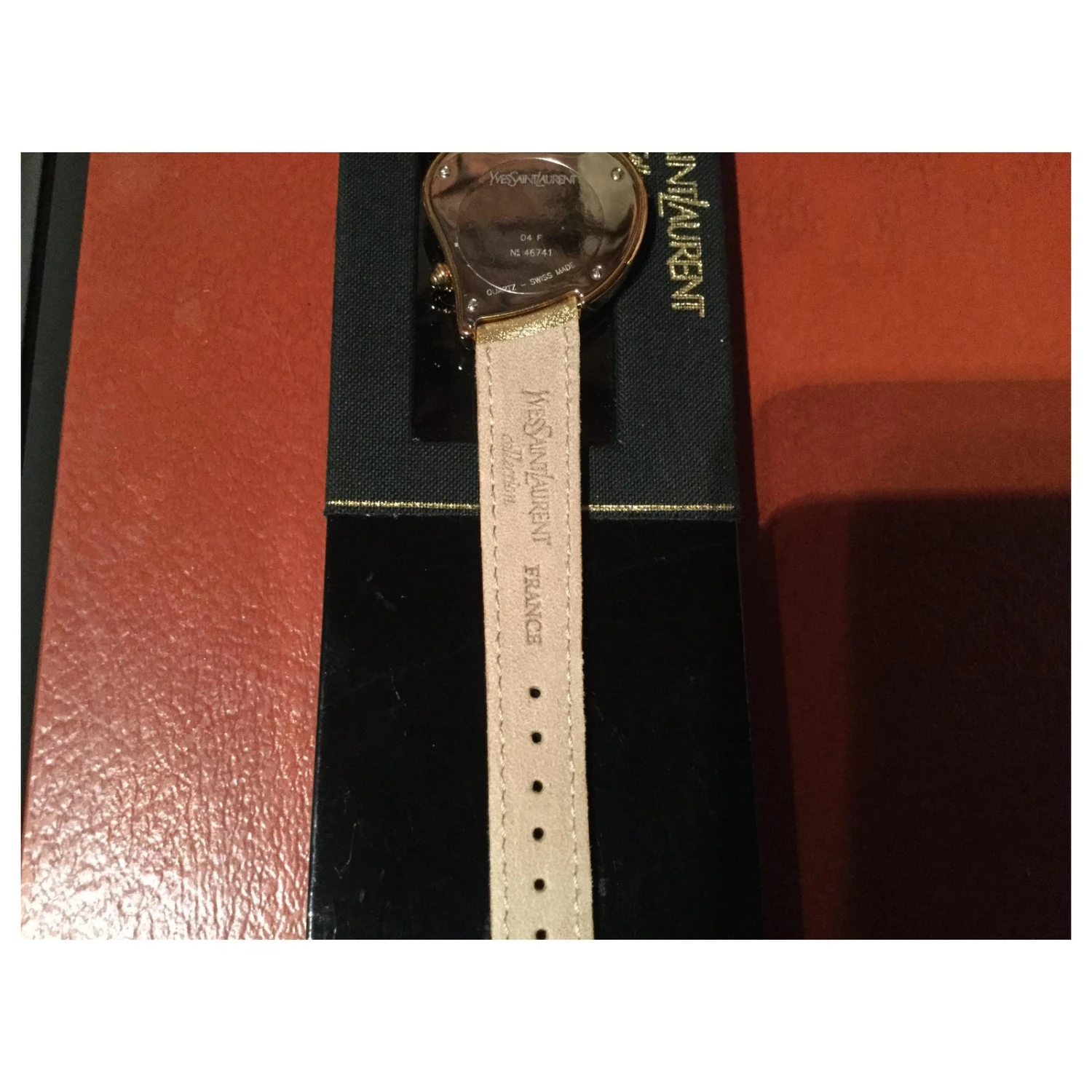 Yves Saint Laurent Visage De Coeur, Chiffres Romains Doré 10 Yves Saint Laurent Visage De Coeur, Chiffres Romains Doré – Image 8