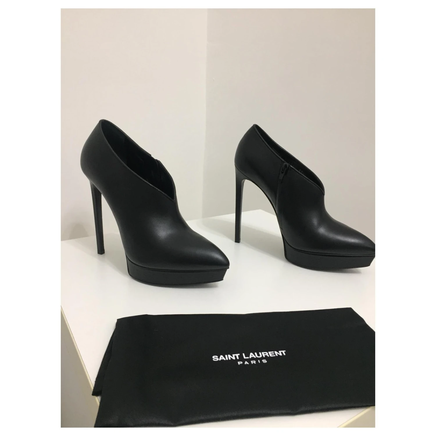 Yves Saint Laurent Bottines Cuir Et Ressemelées Noir 9 Yves Saint Laurent Bottines Cuir Et Ressemelées Noir – Image 7