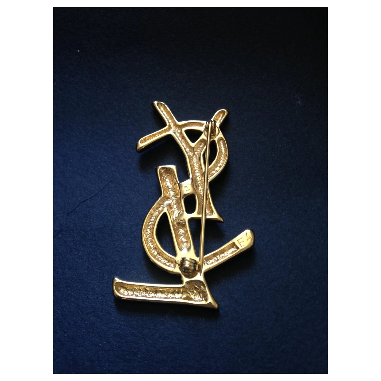 Yves Saint Laurent Broches Et Broches Doré 4 Yves Saint Laurent Broches Et Broches Doré – Image 2