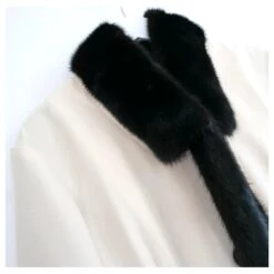 Yves Saint Laurent AW08 Manteau Ajusté En Laine Crème à Col En Vison Écru -Yves Saint Laurent 213171 4