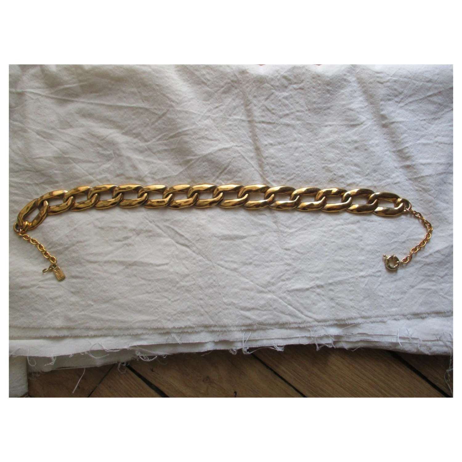 Yves Saint Laurent Ras De Cou, Mailles Plates. Doré 5 Yves Saint Laurent Ras De Cou, Mailles Plates. Doré – Image 3