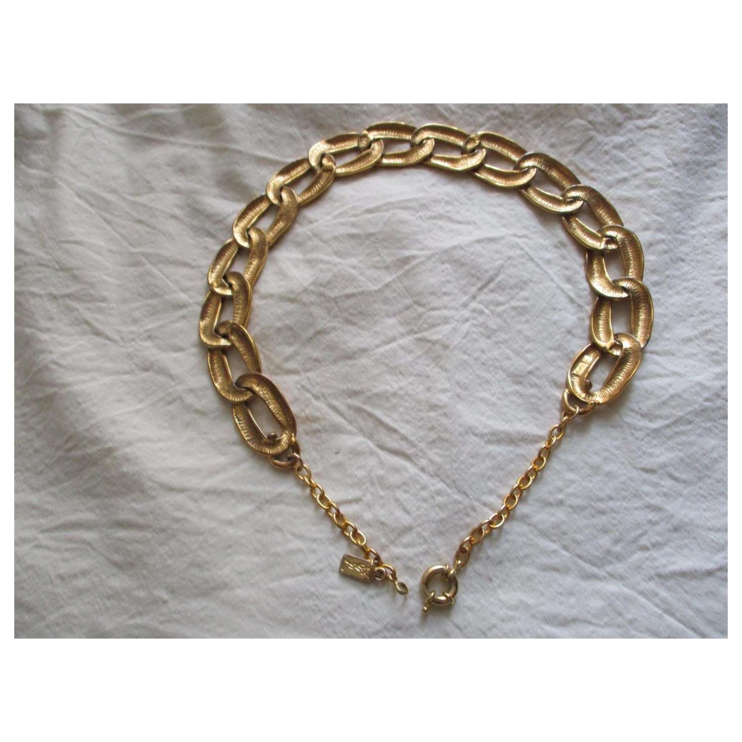 Yves Saint Laurent Ras De Cou, Mailles Plates. Doré 6 Yves Saint Laurent Ras De Cou, Mailles Plates. Doré – Image 4