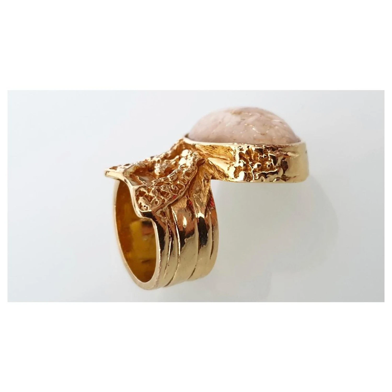 Yves Saint Laurent Bague Yves Saint-Laurent Doré 5 Yves Saint Laurent Bague Yves Saint-Laurent Doré – Image 3