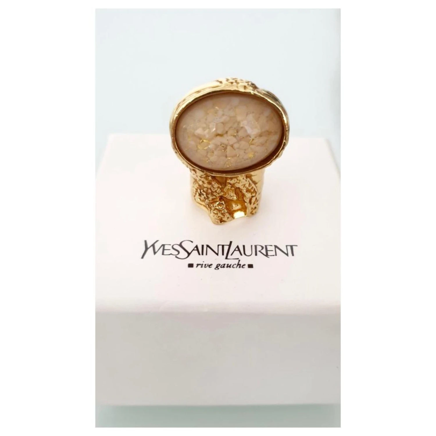 Yves Saint Laurent Bague Yves Saint-Laurent Doré 10 Yves Saint Laurent Bague Yves Saint-Laurent Doré – Image 8