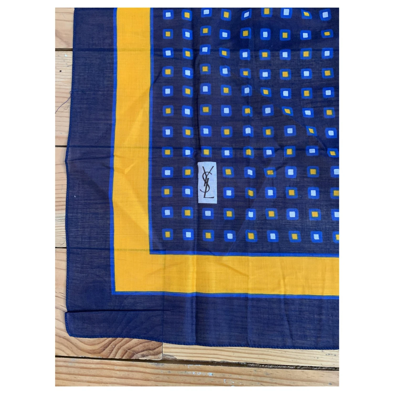 Yves Saint Laurent Foulard Vintage Jaune Bleu Marine 4 Yves Saint Laurent Foulard Vintage Jaune Bleu Marine – Image 2