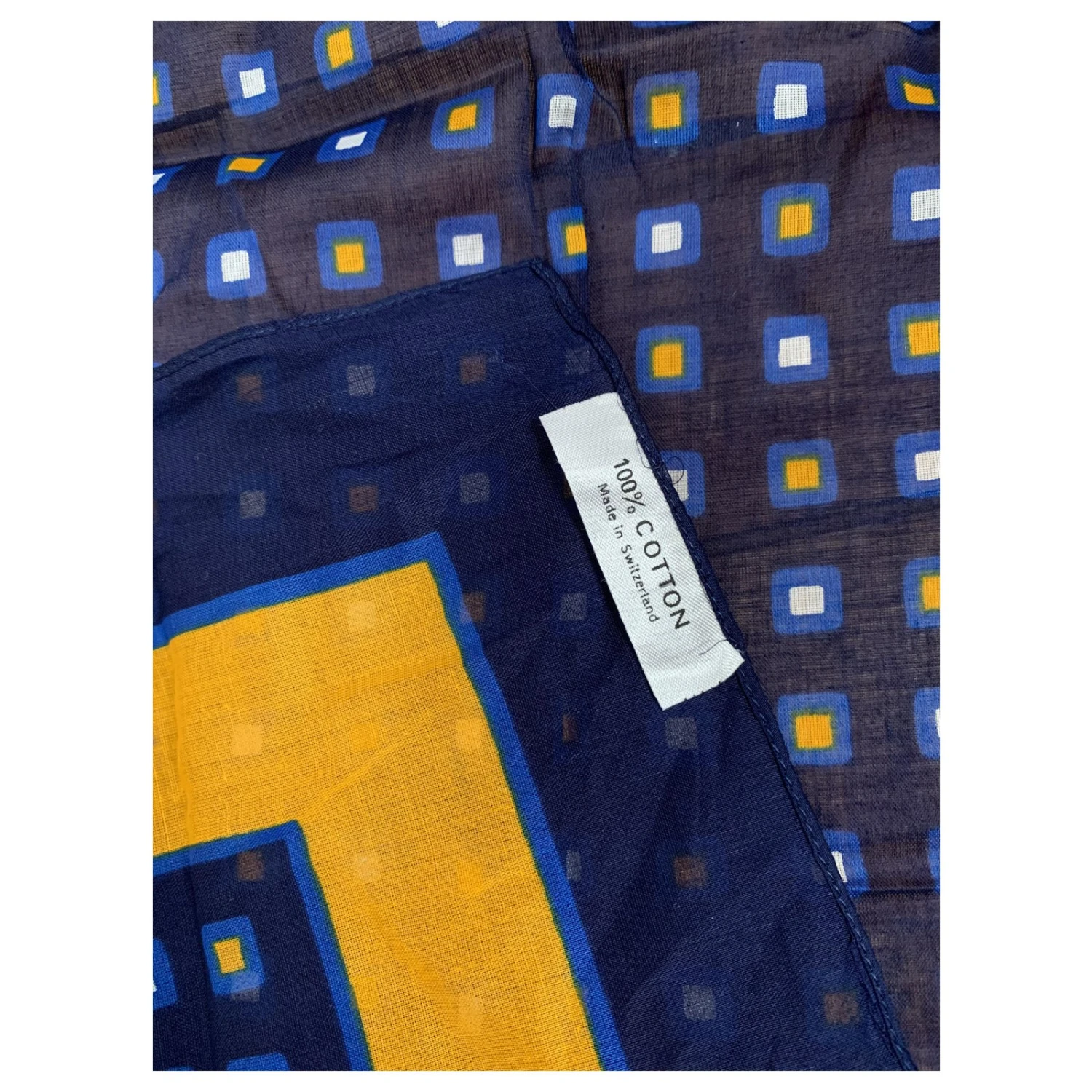 Yves Saint Laurent Foulard Vintage Jaune Bleu Marine 5 Yves Saint Laurent Foulard Vintage Jaune Bleu Marine – Image 3