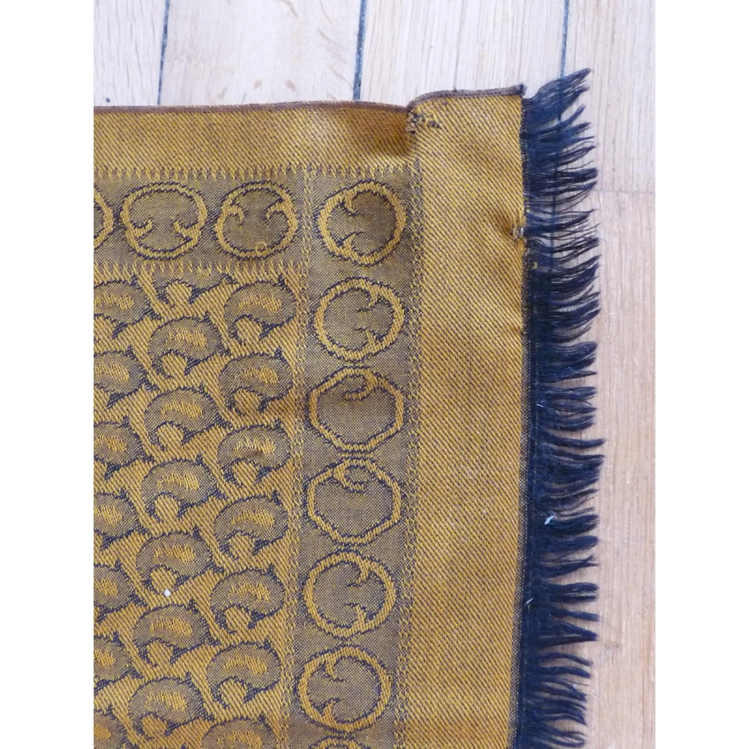 Yves Saint Laurent Foulard Jaune 6 Yves Saint Laurent Foulard Jaune – Image 5