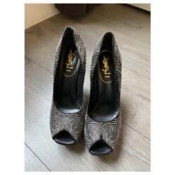 Yves Saint Laurent Escarpins Yves Saint-Laurent Noir 14 Yves Saint Laurent Escarpins Yves Saint-Laurent Noir -Yves Saint Laurent 272325 3