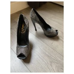 Yves Saint Laurent Escarpins Yves Saint-Laurent Noir 20 Yves Saint Laurent Escarpins Yves Saint-Laurent Noir -Yves Saint Laurent 272325 9