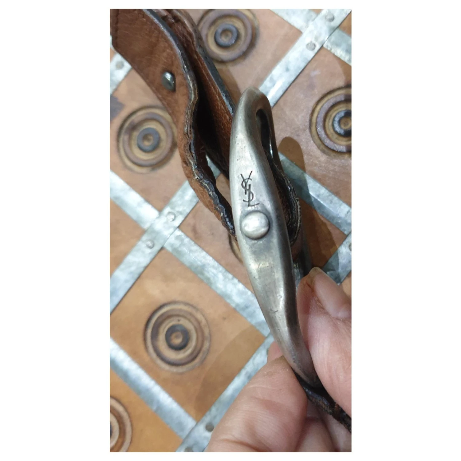 Sac Hobo En Cuir Yves Saint Laurent Cognac 5 Sac Hobo En Cuir Yves Saint Laurent Cognac – Image 3