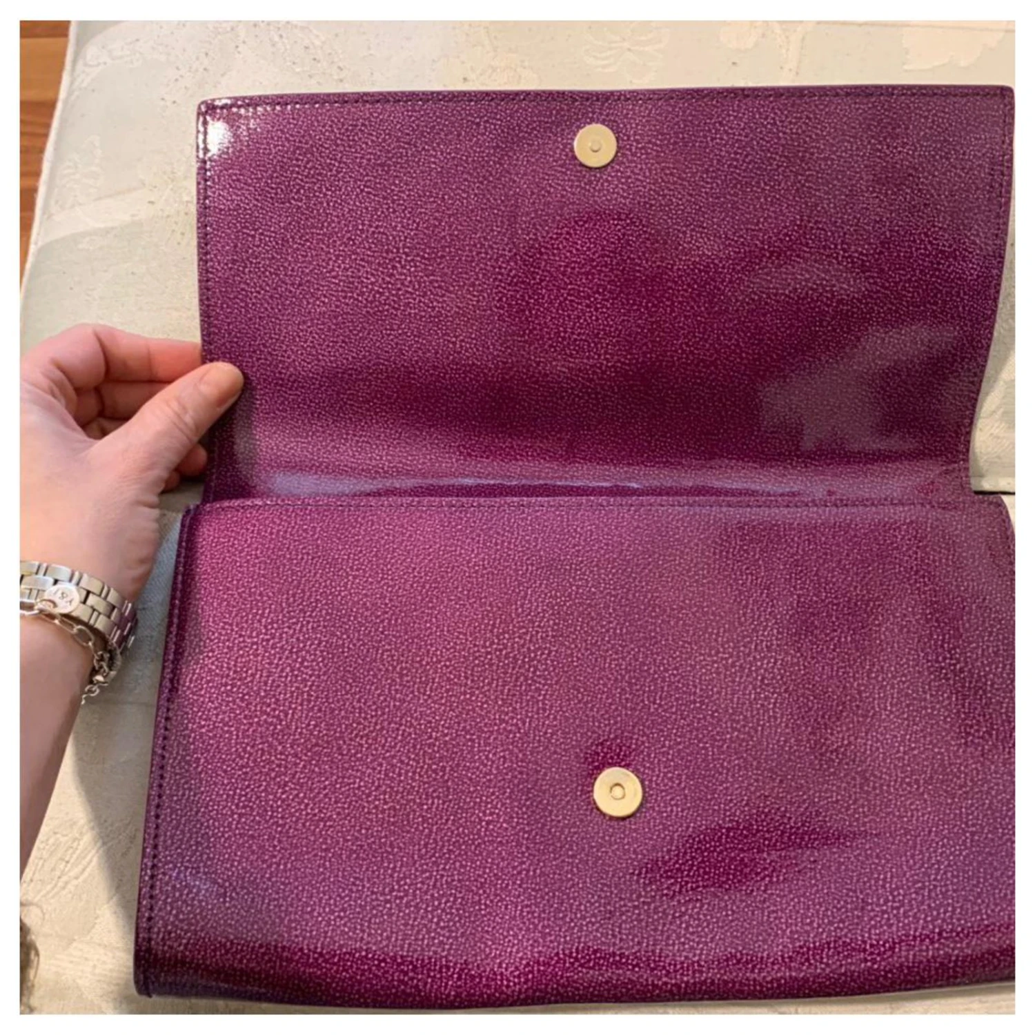 Sac En Cuir Verni Violet Belle De Jour Yves Saint Laurent Prune 4 Sac En Cuir Verni Violet Belle De Jour Yves Saint Laurent Prune – Image 2