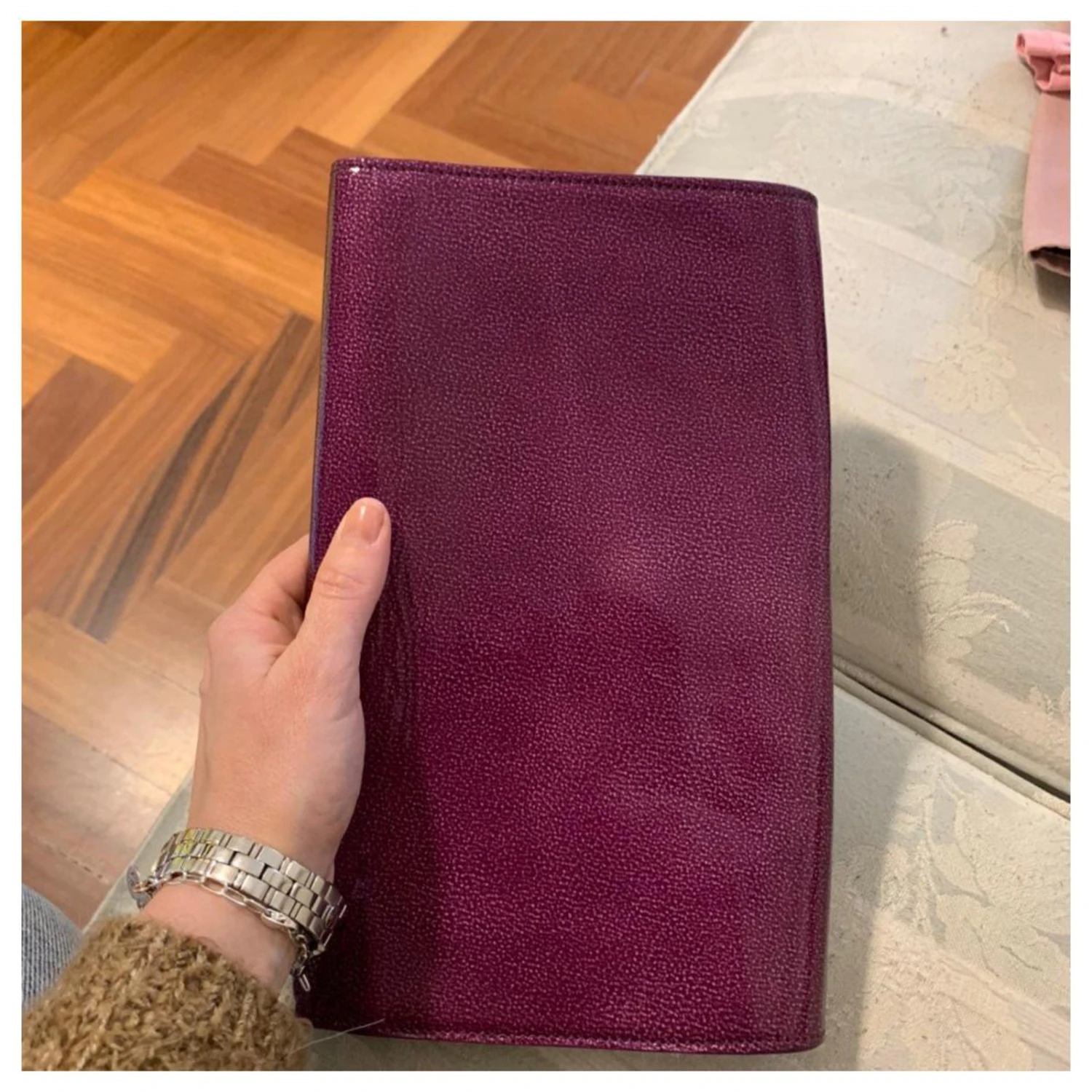 Sac En Cuir Verni Violet Belle De Jour Yves Saint Laurent Prune 7 Sac En Cuir Verni Violet Belle De Jour Yves Saint Laurent Prune – Image 5