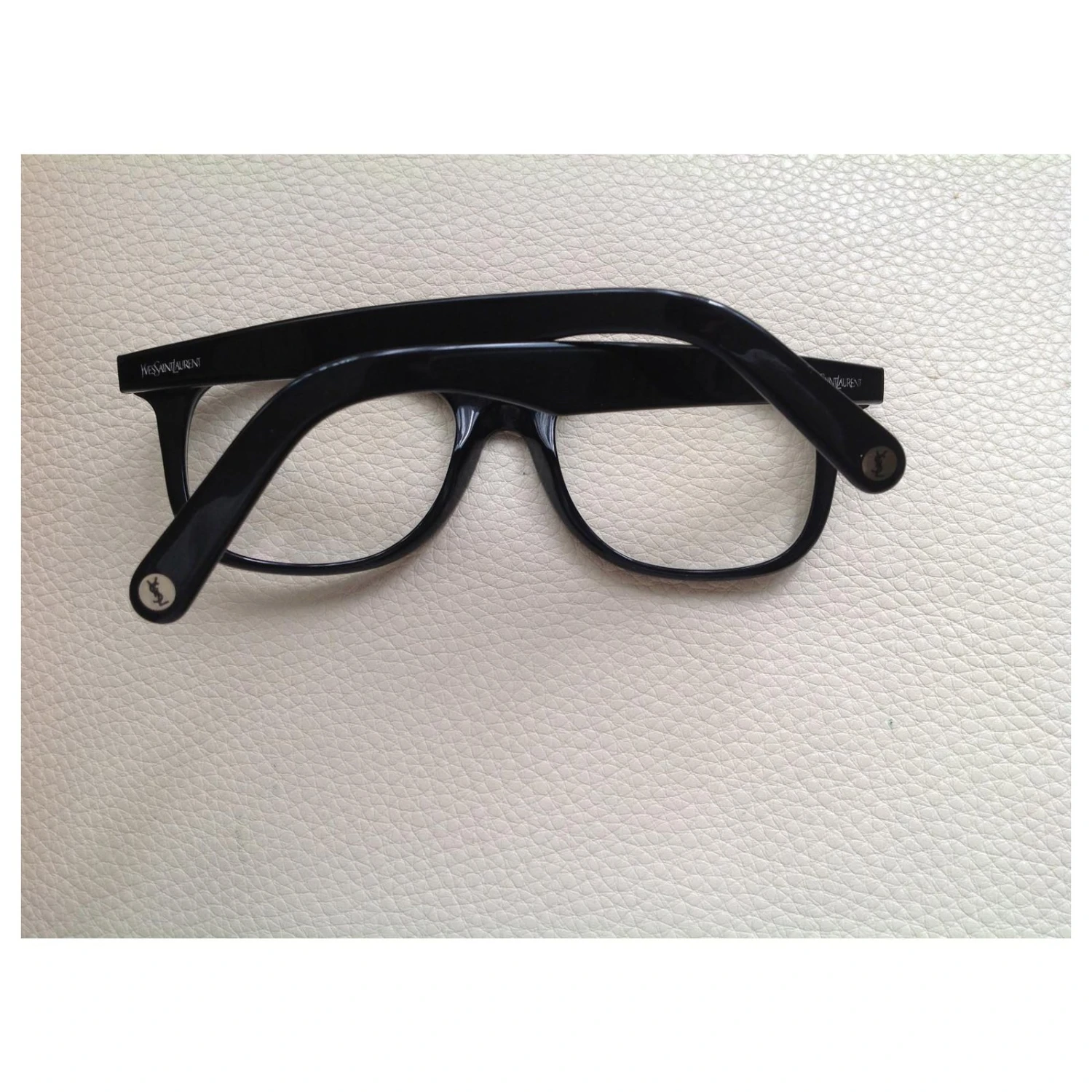 Yves Saint Laurent Des Lunettes De Soleil Noir 4 Yves Saint Laurent Des Lunettes De Soleil Noir – Image 2