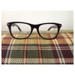 Yves Saint Laurent Des Lunettes De Soleil Noir 18 Yves Saint Laurent Des Lunettes De Soleil Noir -Yves Saint Laurent 299619 8