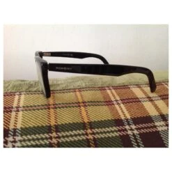 Yves Saint Laurent Des Lunettes De Soleil Noir 19 Yves Saint Laurent Des Lunettes De Soleil Noir -Yves Saint Laurent 299619 9