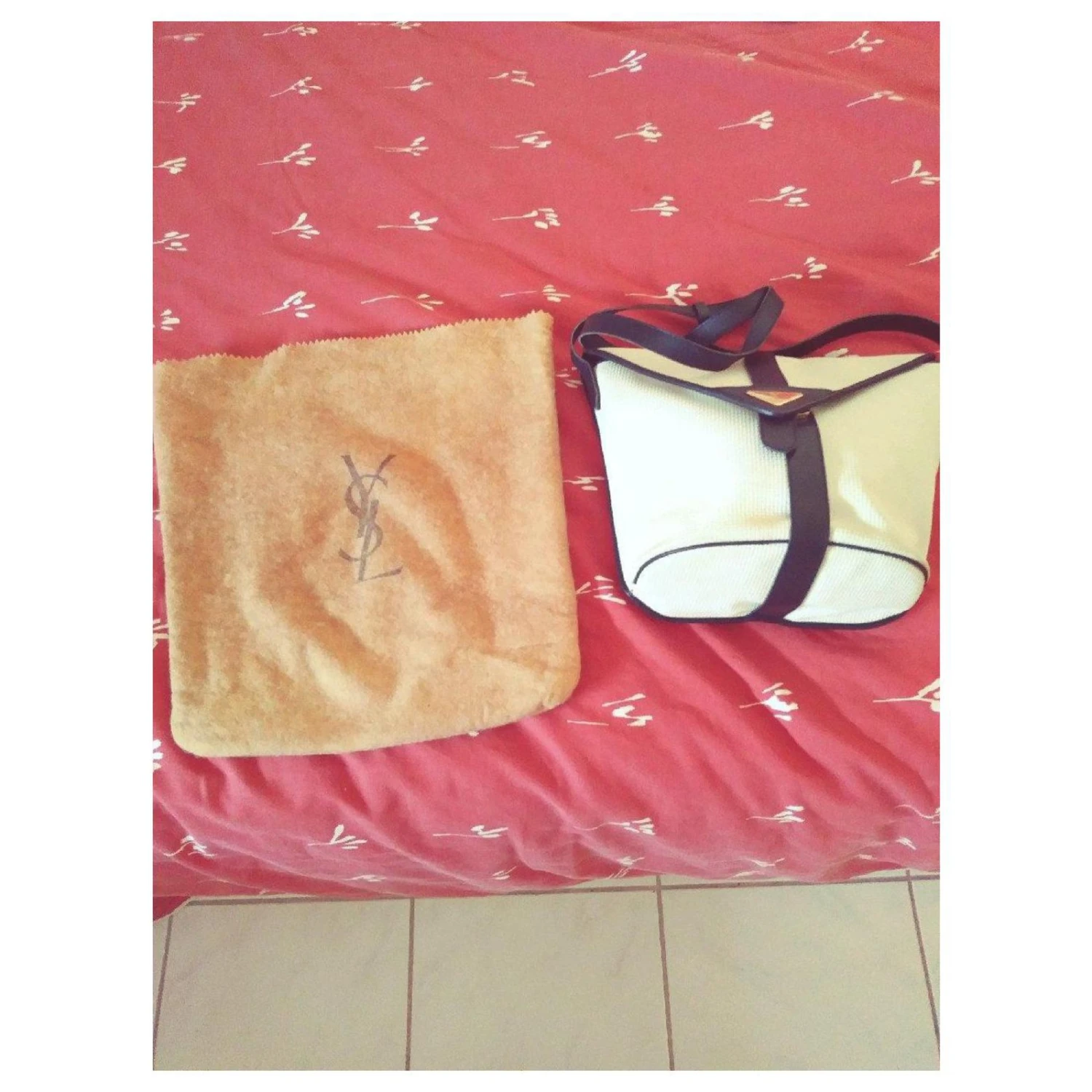 Yves Saint Laurent Modele Année 1995 Blanc 4 Yves Saint Laurent Modele Année 1995 Blanc – Image 2