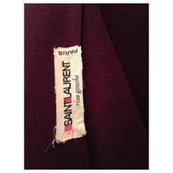 Cape Double (manteau Sans Manche Surmonté D'un Mantelet), Peut Convenir Du 36 Au 40, Bordeaux, Lainage Dense, Yves Saint Laurent Rive Gauche, Vintage Des Années 70.urent -Yves Saint Laurent 323598 3