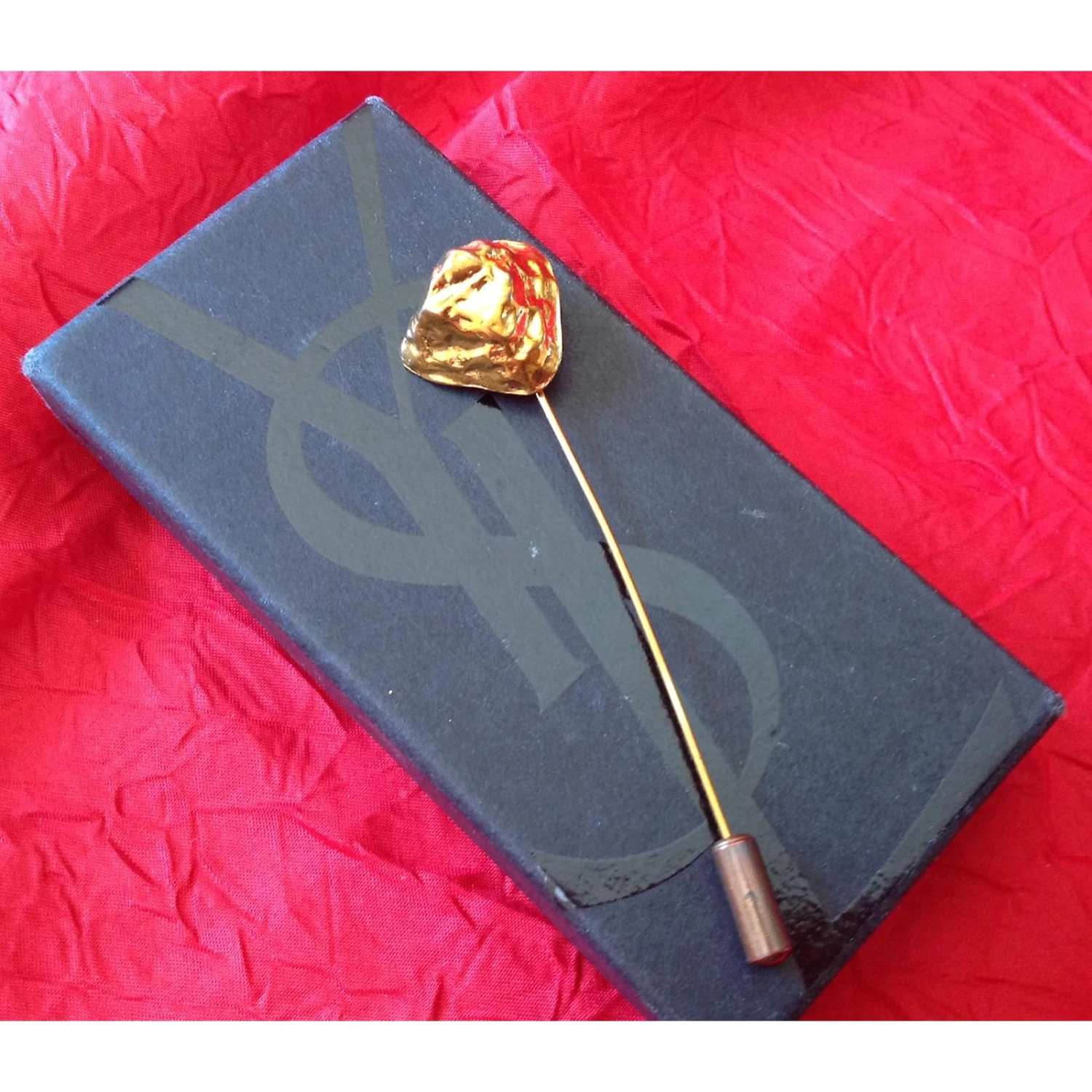 Yves Saint Laurent ÉPINGLE DE FOULARD Doré 5 Yves Saint Laurent ÉPINGLE DE FOULARD Doré – Image 3