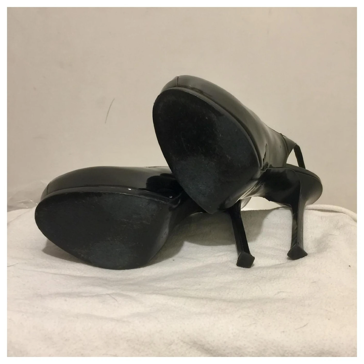 Yves Saint Laurent Escarpins YSL TribToo Rive Gauche Verni Noir 5 Yves Saint Laurent Escarpins YSL TribToo Rive Gauche Verni Noir – Image 3