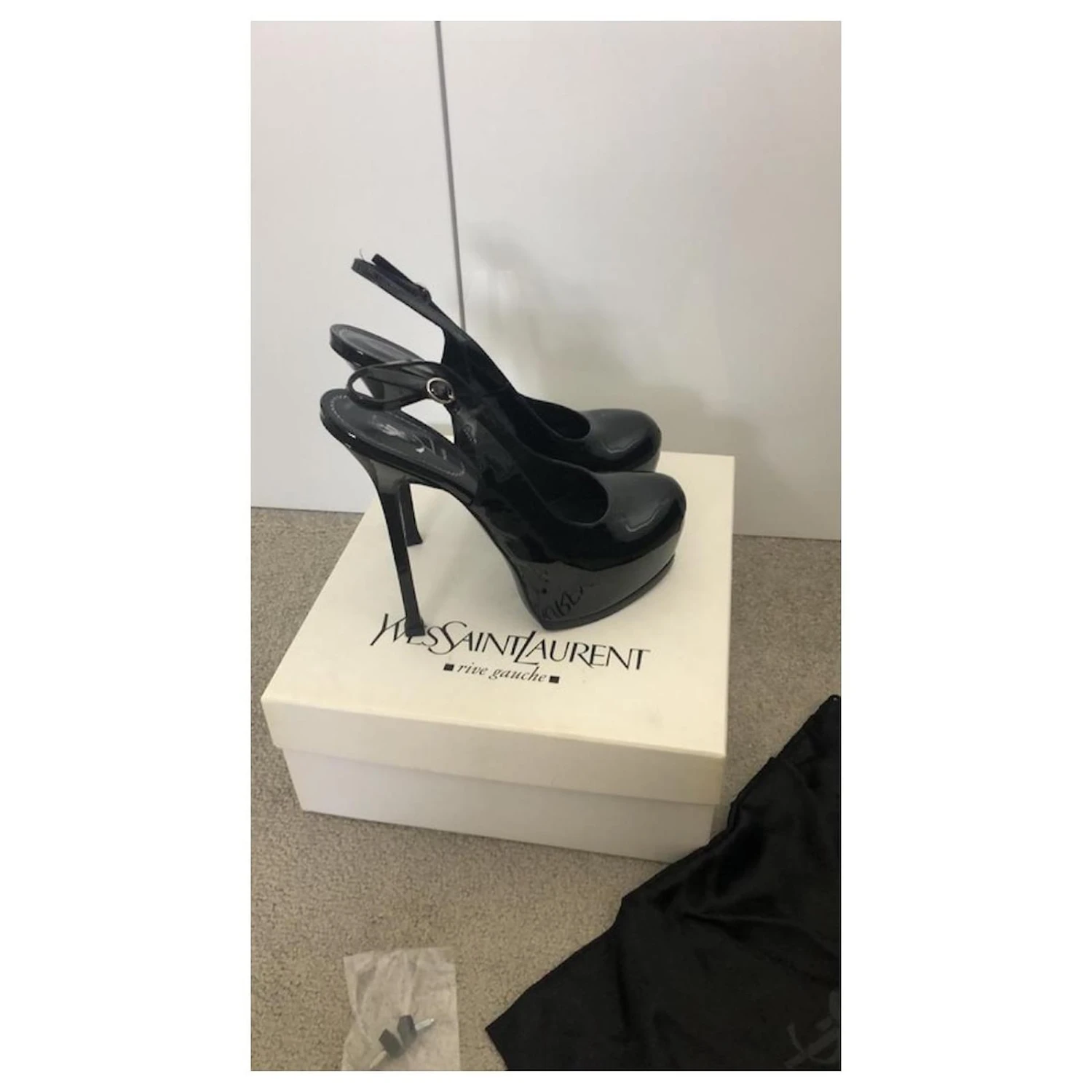 Yves Saint Laurent Escarpins YSL TribToo Rive Gauche Verni Noir 9 Yves Saint Laurent Escarpins YSL TribToo Rive Gauche Verni Noir – Image 7