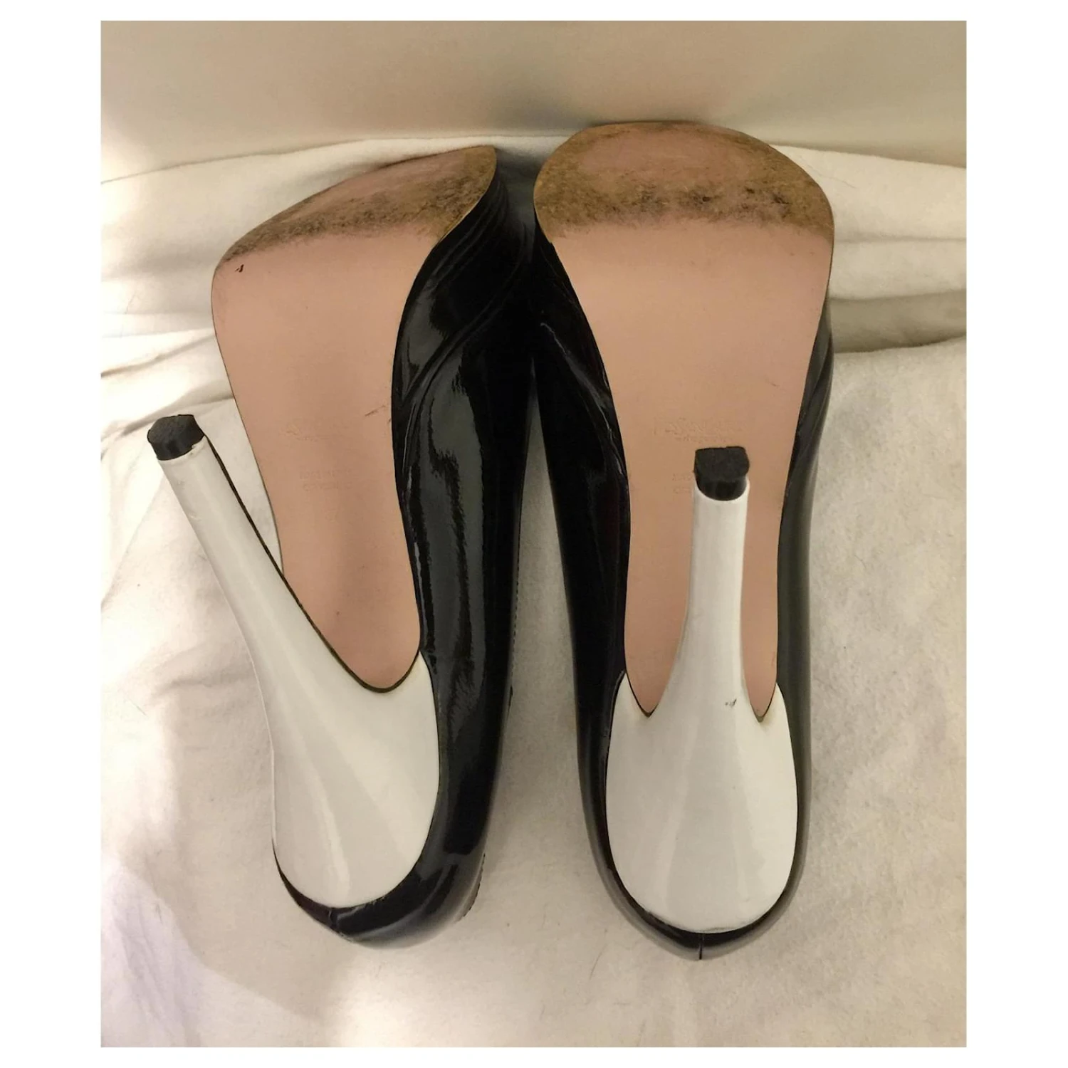 Yves Saint Laurent Hommage Mary Janes En Vernis Noir Blanc 5 Yves Saint Laurent Hommage Mary Janes En Vernis Noir Blanc – Image 3