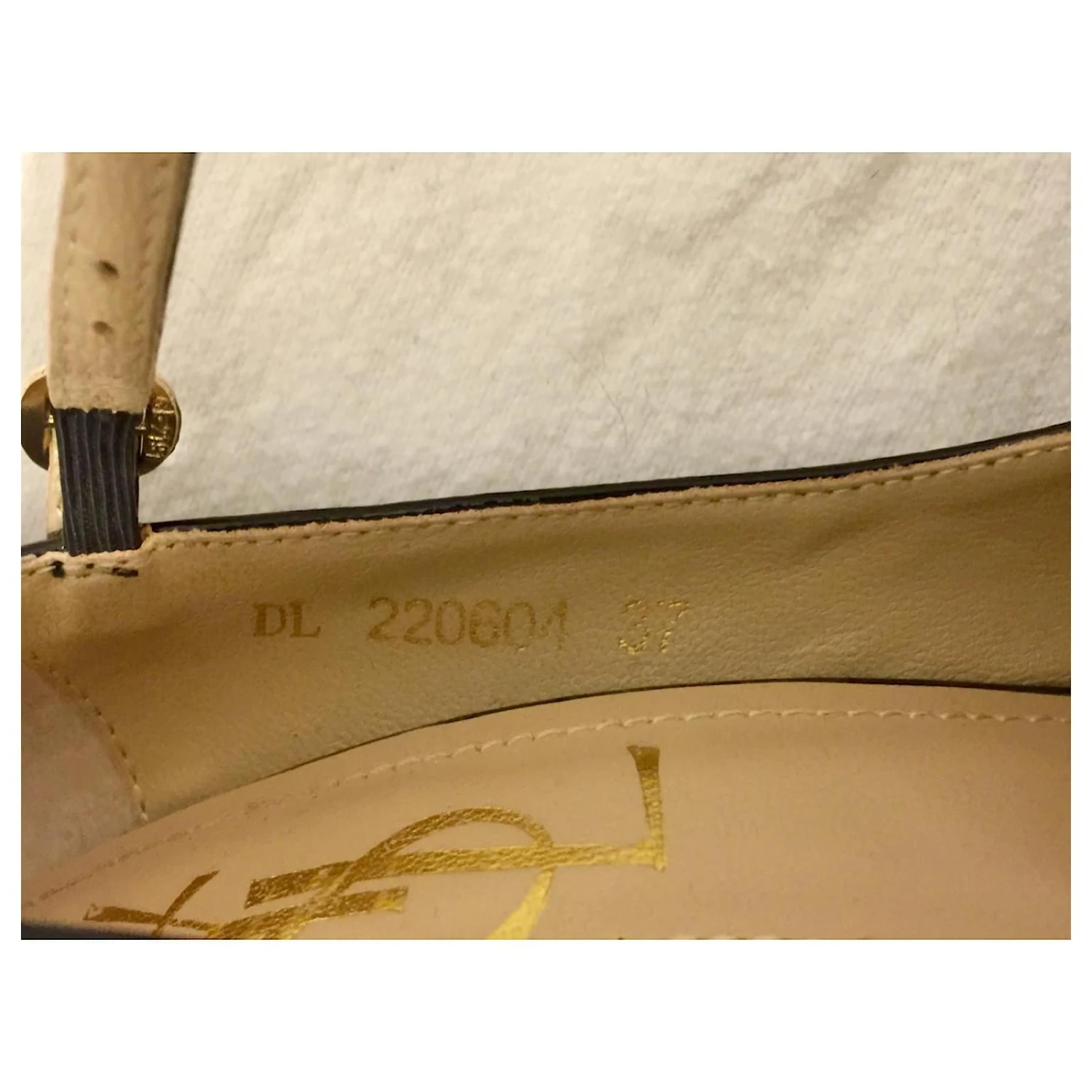 Yves Saint Laurent Hommage Mary Janes En Vernis Noir Blanc 8 Yves Saint Laurent Hommage Mary Janes En Vernis Noir Blanc – Image 6