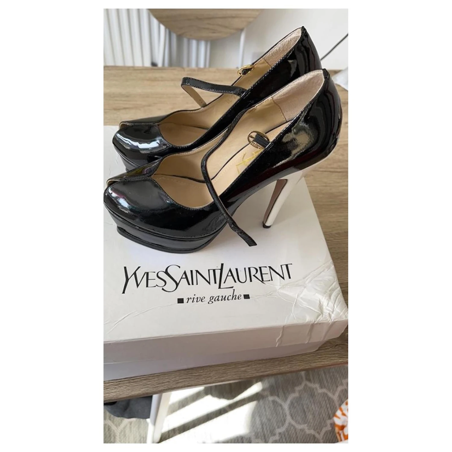 Yves Saint Laurent Hommage Mary Janes En Vernis Noir Blanc 11 Yves Saint Laurent Hommage Mary Janes En Vernis Noir Blanc – Image 9