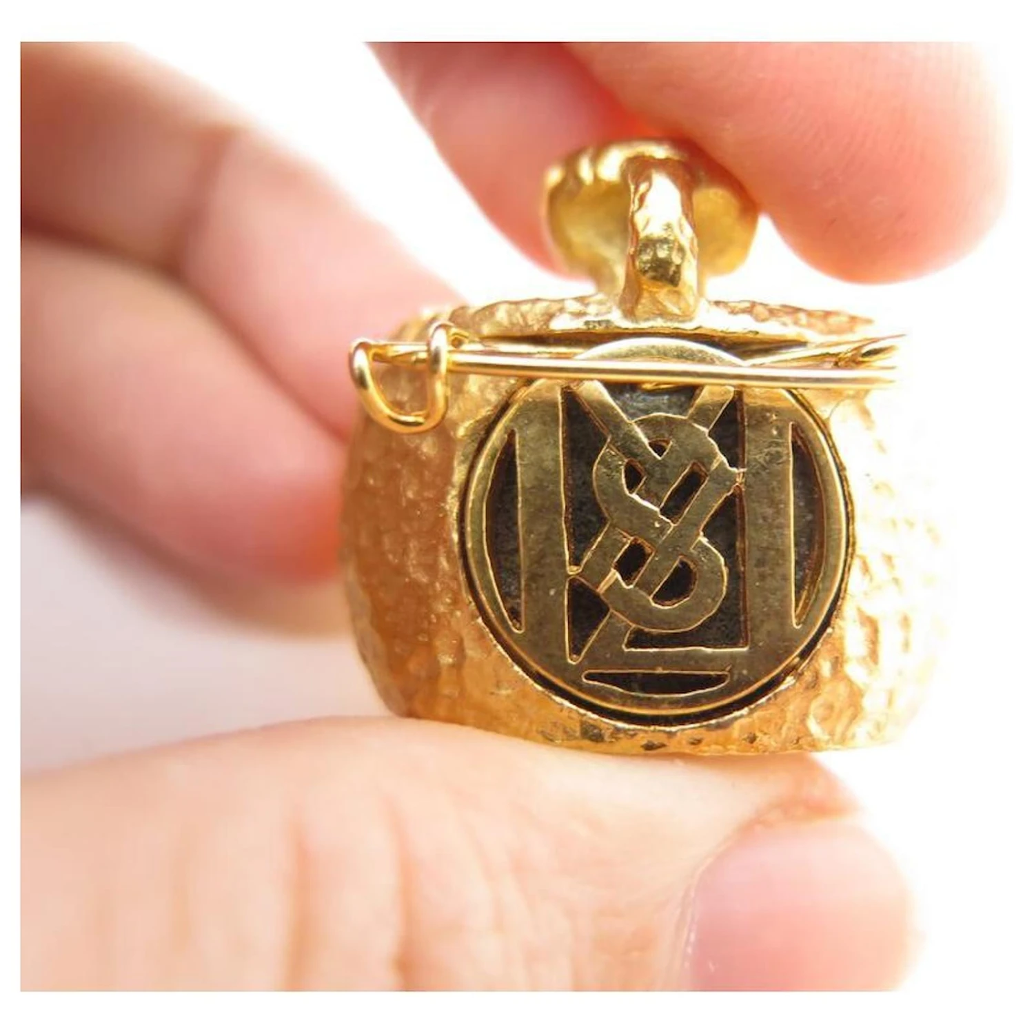 Autres Bijoux VINTAGE BROCHE YVES SAINT LAURENT METAL DORE & PATE DE VERRE JAUNE BROOCH Doré 6 Autres Bijoux VINTAGE BROCHE YVES SAINT LAURENT METAL DORE & PATE DE VERRE JAUNE BROOCH Doré – Image 5