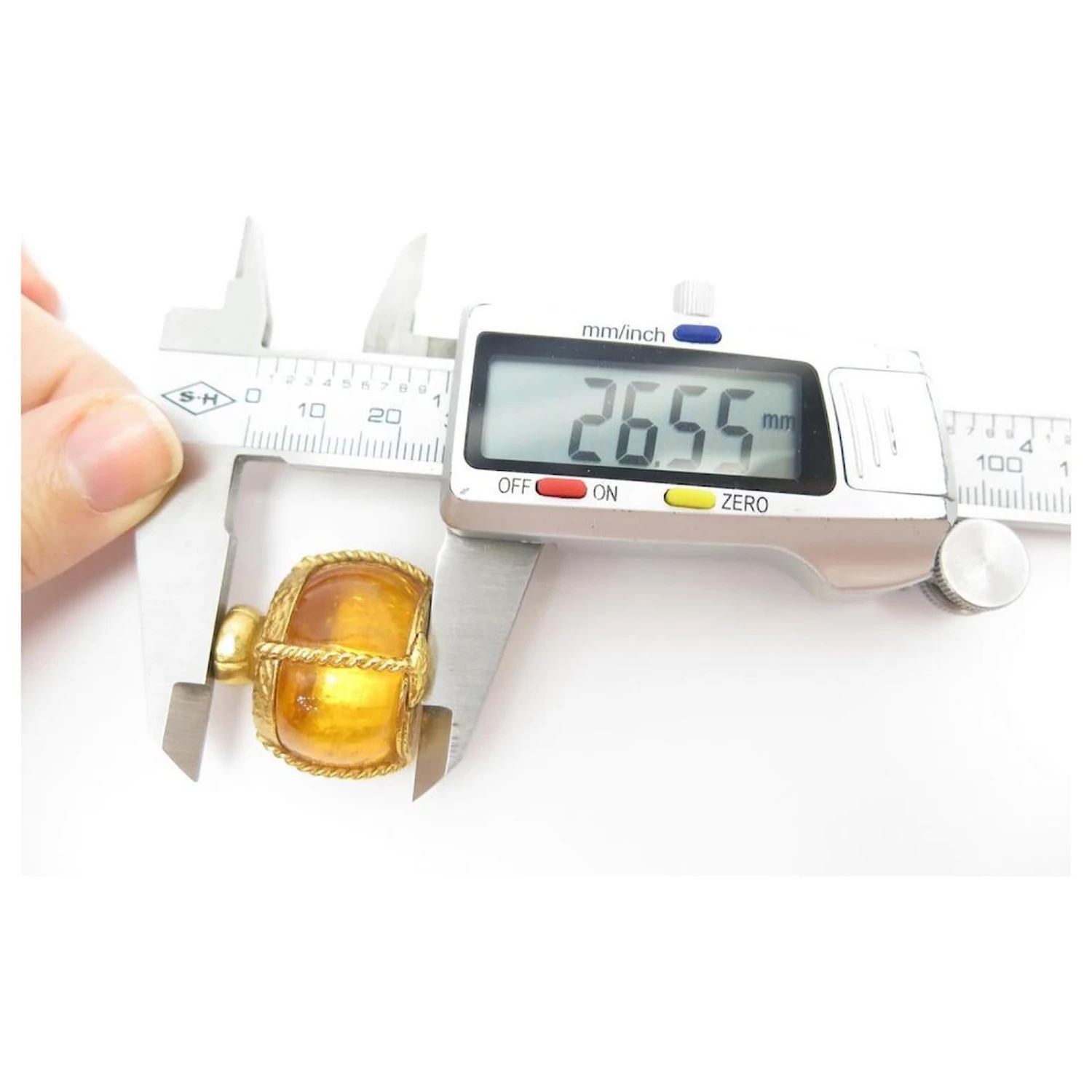 Autres Bijoux VINTAGE BROCHE YVES SAINT LAURENT METAL DORE & PATE DE VERRE JAUNE BROOCH Doré 10 Autres Bijoux VINTAGE BROCHE YVES SAINT LAURENT METAL DORE & PATE DE VERRE JAUNE BROOCH Doré – Image 9