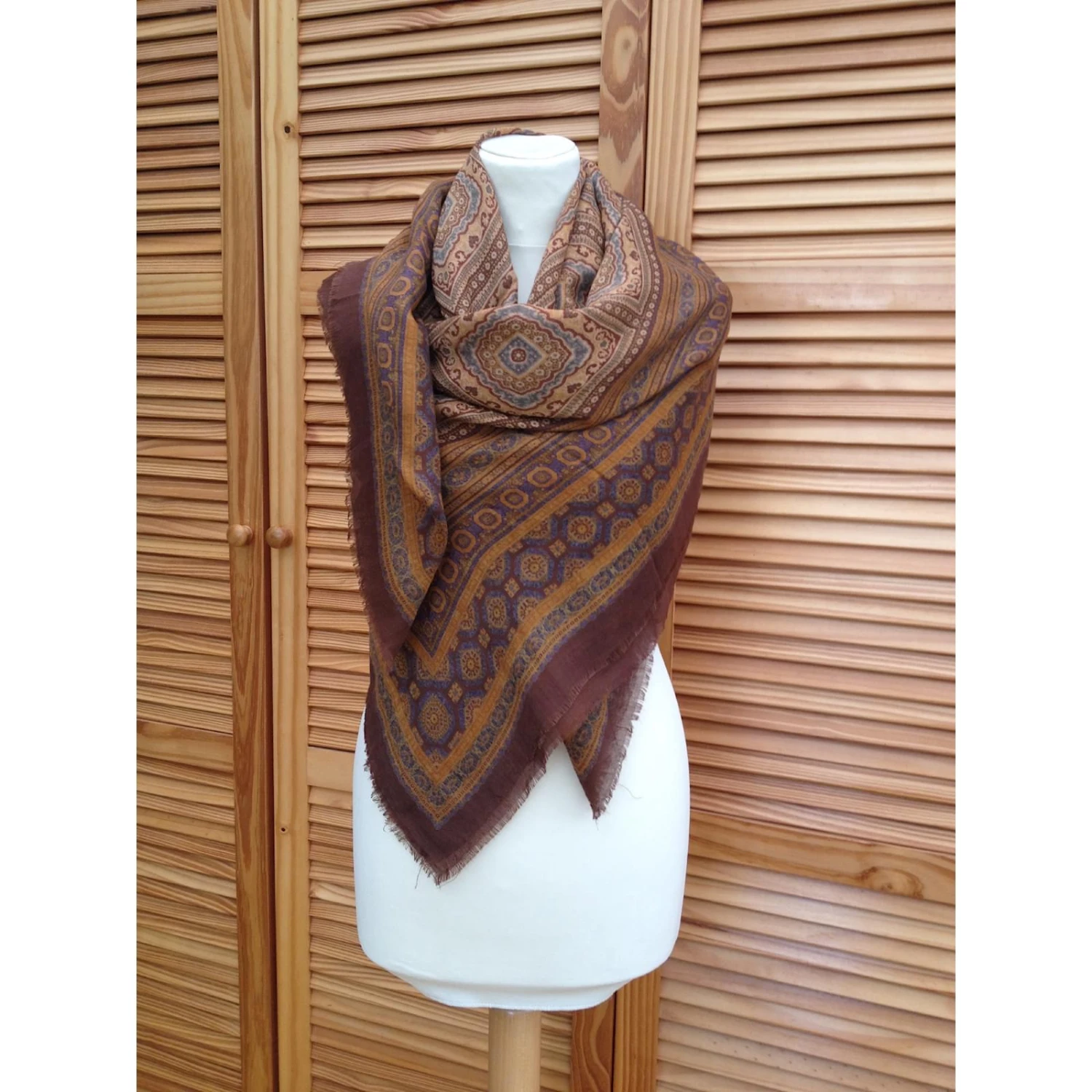 Yves Saint Laurent Châle Vintage Multicolore 6 Yves Saint Laurent Châle Vintage Multicolore – Image 4