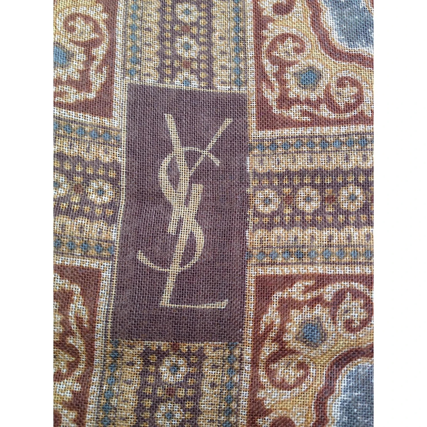 Yves Saint Laurent Châle Vintage Multicolore 8 Yves Saint Laurent Châle Vintage Multicolore – Image 6