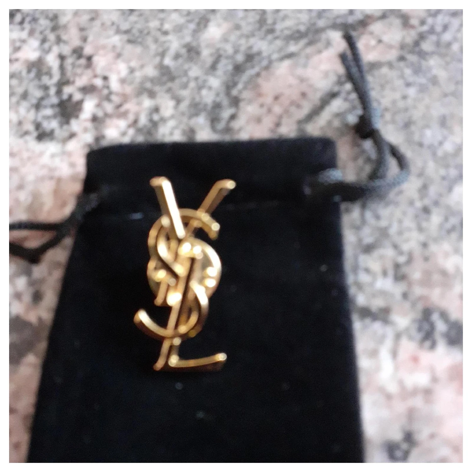 Yves Saint Laurent Pin's Broche Doré 5 Yves Saint Laurent Pin's Broche Doré – Image 3