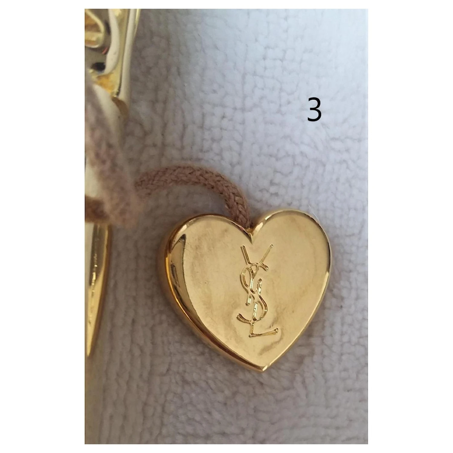 Yves Saint Laurent 1980’s – Rare Vaporisateur Doré Remplissable 20 Ml (numéro De Série) Marron Clair Bijouterie Dorée 6 Yves Saint Laurent 1980’s – Rare Vaporisateur Doré Remplissable 20 Ml (numéro De Série) Marron Clair Bijouterie Dorée – Image 4