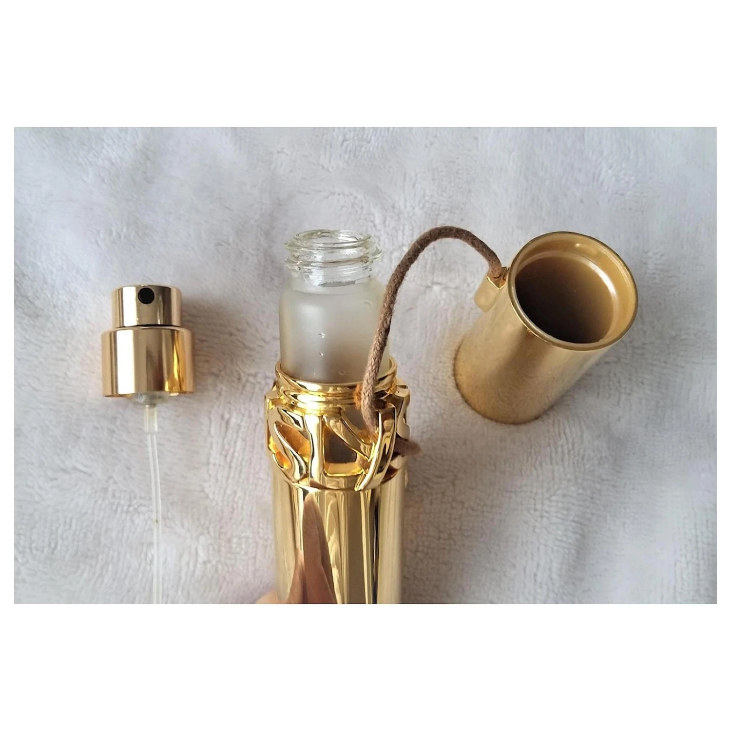 Yves Saint Laurent 1980’s – Rare Vaporisateur Doré Remplissable 20 Ml (numéro De Série) Marron Clair Bijouterie Dorée 11 Yves Saint Laurent 1980’s – Rare Vaporisateur Doré Remplissable 20 Ml (numéro De Série) Marron Clair Bijouterie Dorée – Image 9