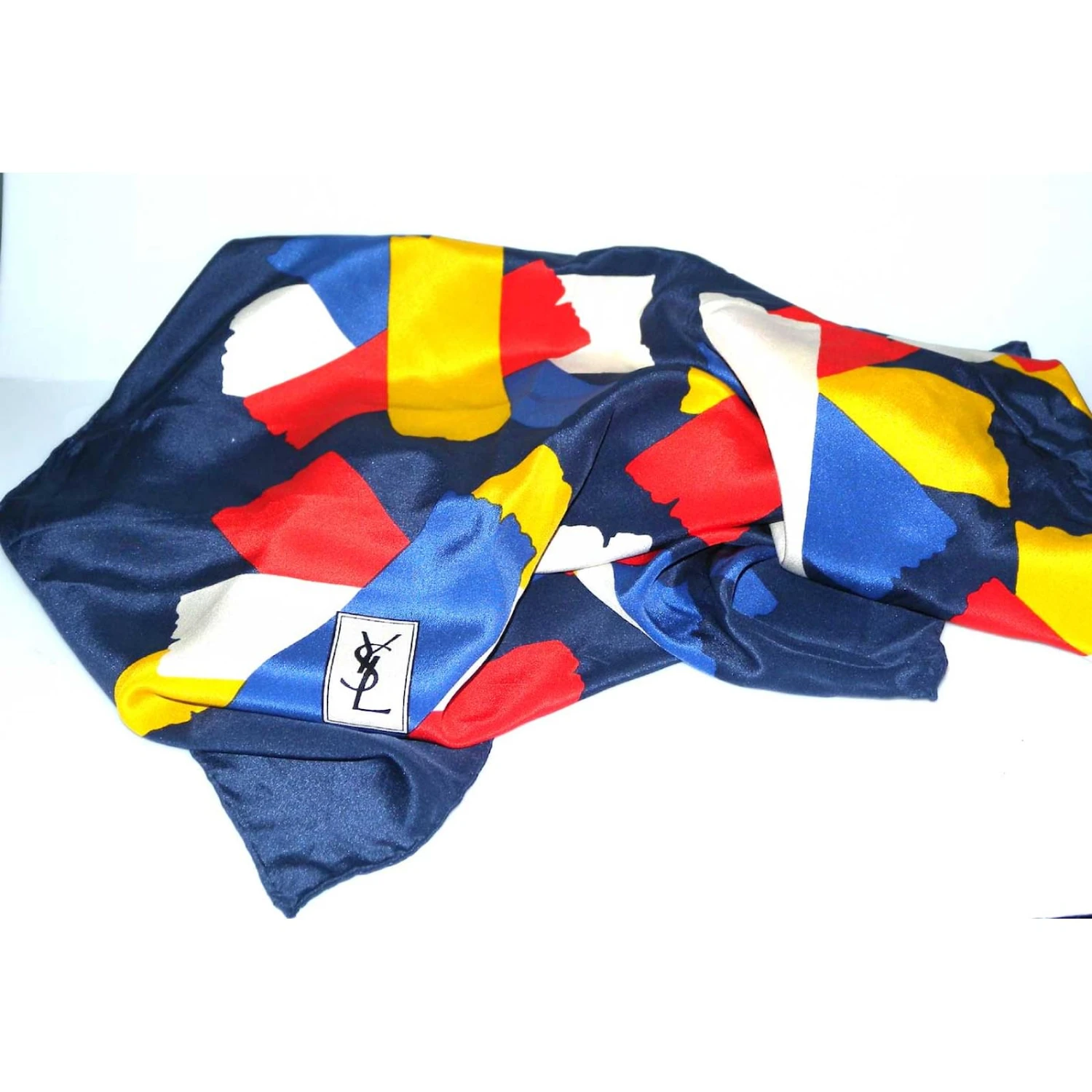 Yves Saint Laurent Carré Multicolore 4 Yves Saint Laurent Carré Multicolore – Image 2