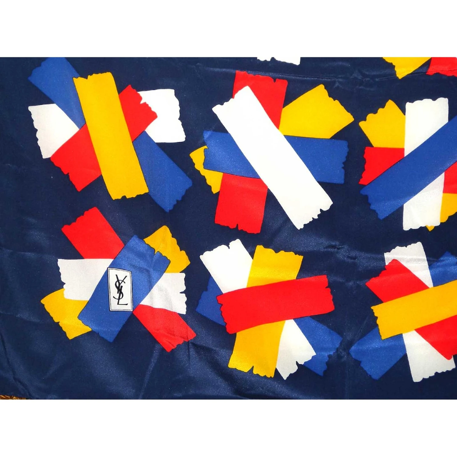 Yves Saint Laurent Carré Multicolore 5 Yves Saint Laurent Carré Multicolore – Image 3