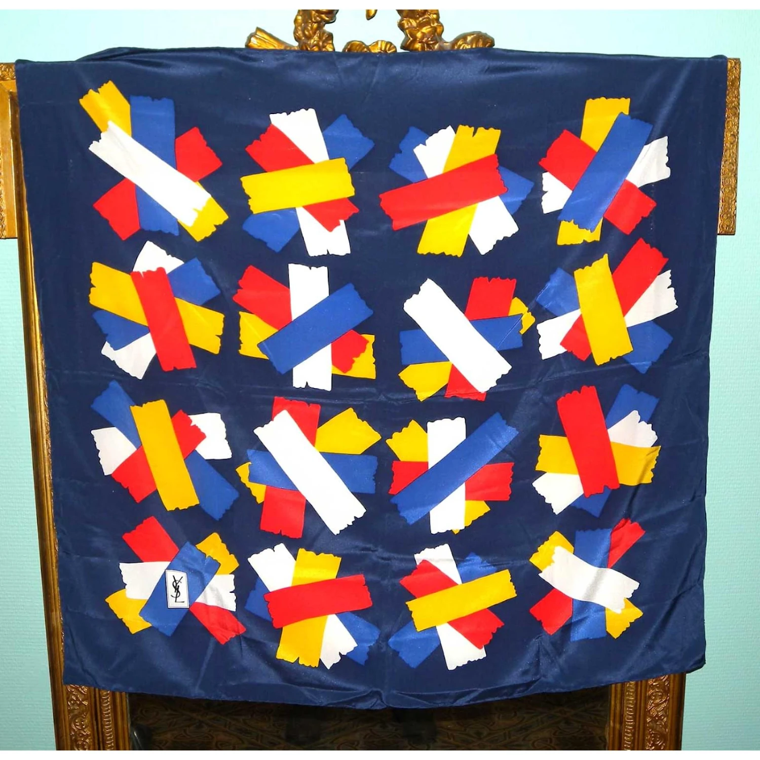 Yves Saint Laurent Carré Multicolore 6 Yves Saint Laurent Carré Multicolore – Image 4