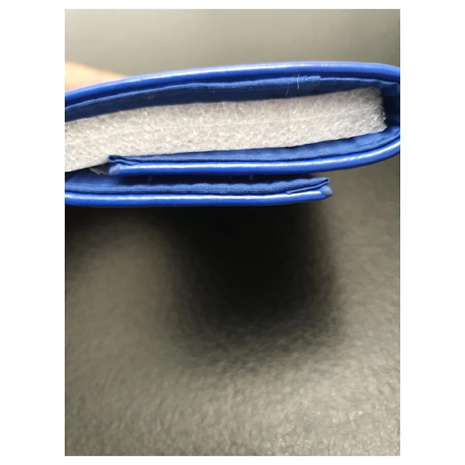 Pochette En Cuir Yves Saint Laurent Pour Palette Make Up Bleu 4 Pochette En Cuir Yves Saint Laurent Pour Palette Make Up Bleu – Image 2