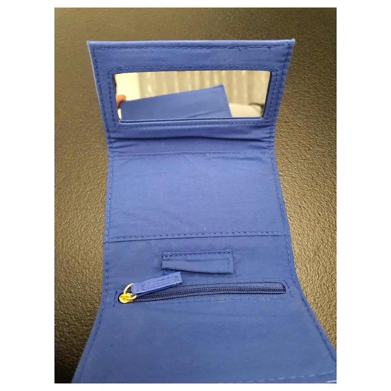 Pochette En Cuir Yves Saint Laurent Pour Palette Make Up Bleu 5 Pochette En Cuir Yves Saint Laurent Pour Palette Make Up Bleu – Image 3