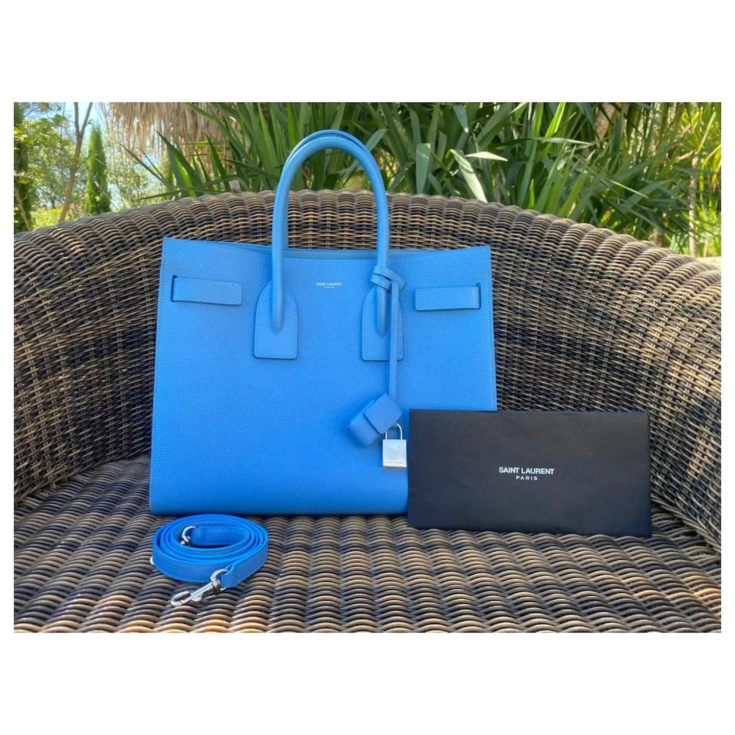 Sac Yves Saint Laurent Modèle " Sac De Jour" Cuir Bleu Ciel Bleu Clair 4 Sac Yves Saint Laurent Modèle " Sac De Jour" Cuir Bleu Ciel Bleu Clair – Image 2