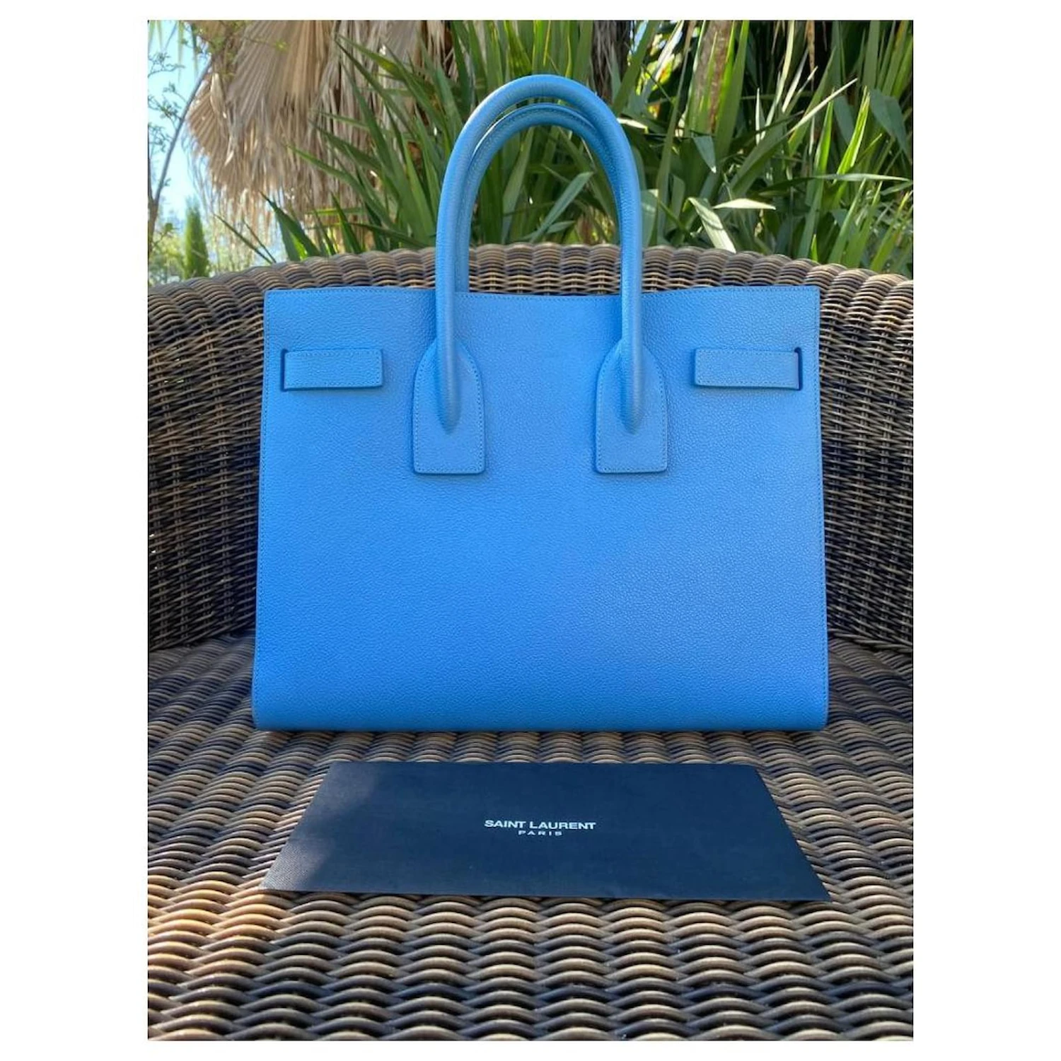 Sac Yves Saint Laurent Modèle " Sac De Jour" Cuir Bleu Ciel Bleu Clair 5 Sac Yves Saint Laurent Modèle " Sac De Jour" Cuir Bleu Ciel Bleu Clair – Image 3
