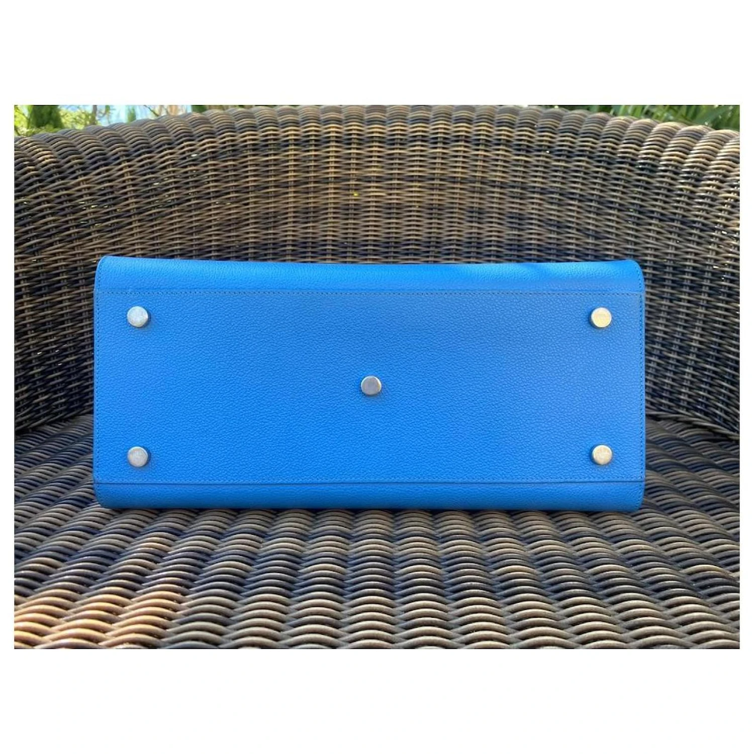 Sac Yves Saint Laurent Modèle " Sac De Jour" Cuir Bleu Ciel Bleu Clair 6 Sac Yves Saint Laurent Modèle " Sac De Jour" Cuir Bleu Ciel Bleu Clair – Image 4