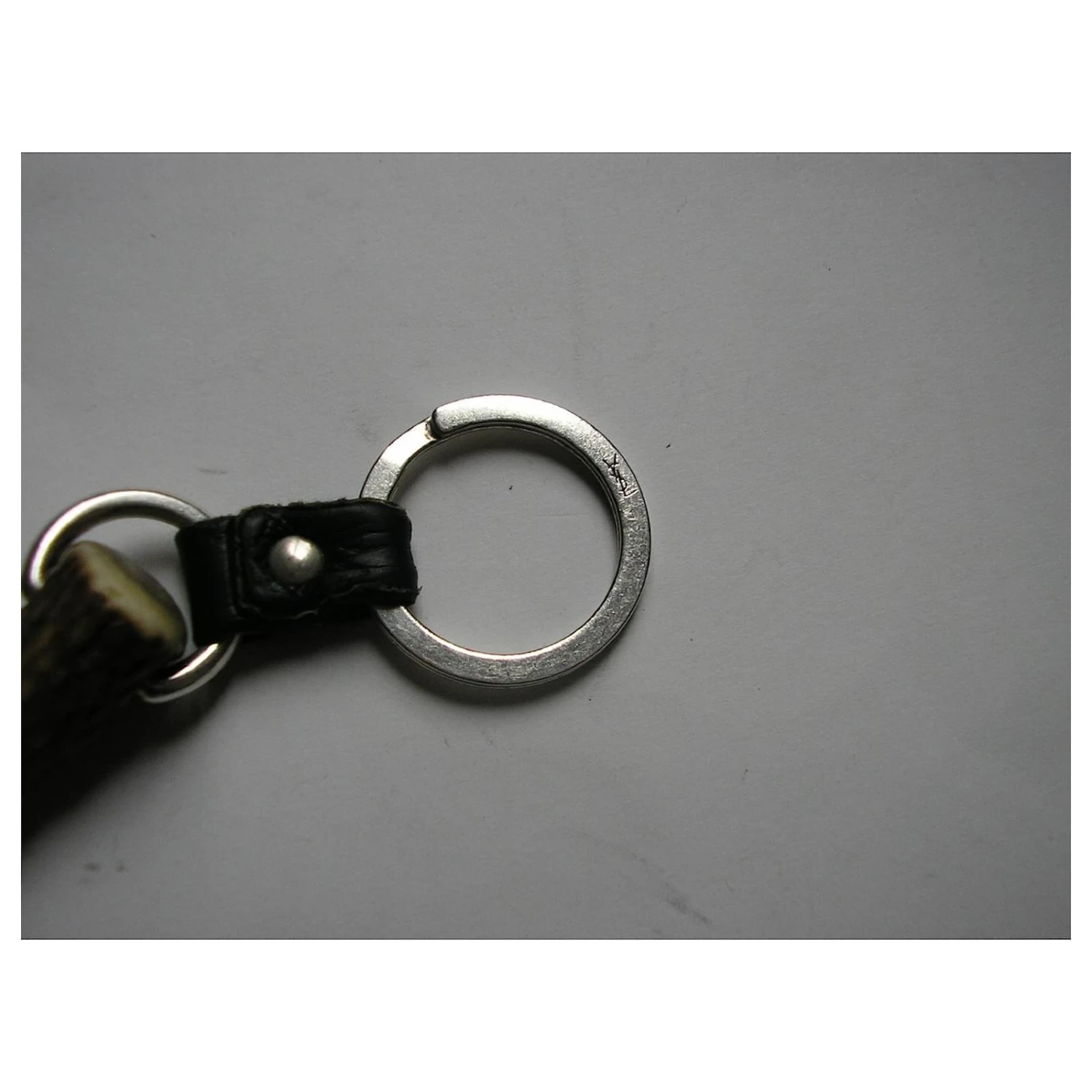 Yves Saint Laurent Porte Clés Mombasa. Argenté 4 Yves Saint Laurent Porte Clés Mombasa. Argenté – Image 2