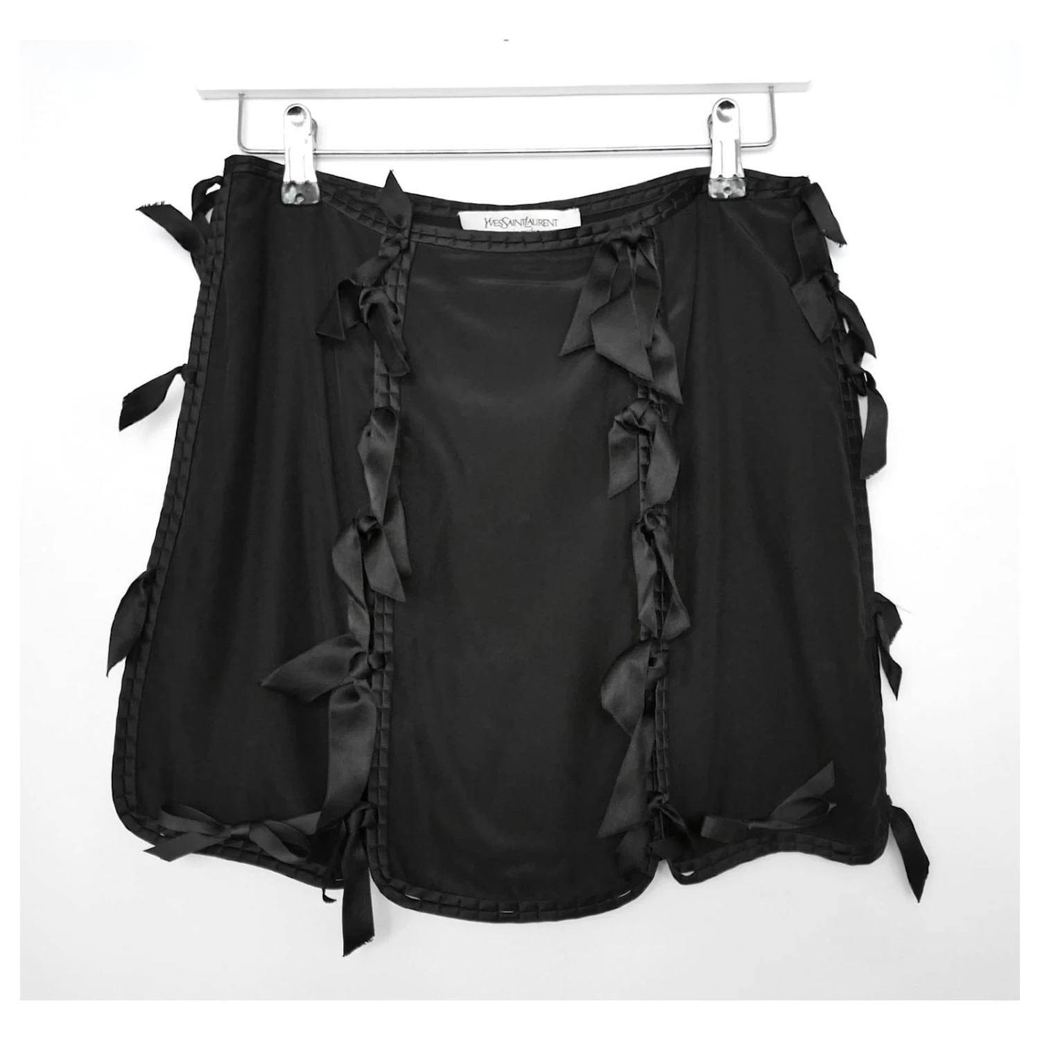 Yves Saint Laurent X Tom Ford AW02 Panneau En Soie Noire Et Jupe à Nœud 5 Yves Saint Laurent X Tom Ford AW02 Panneau En Soie Noire Et Jupe à Nœud – Image 3