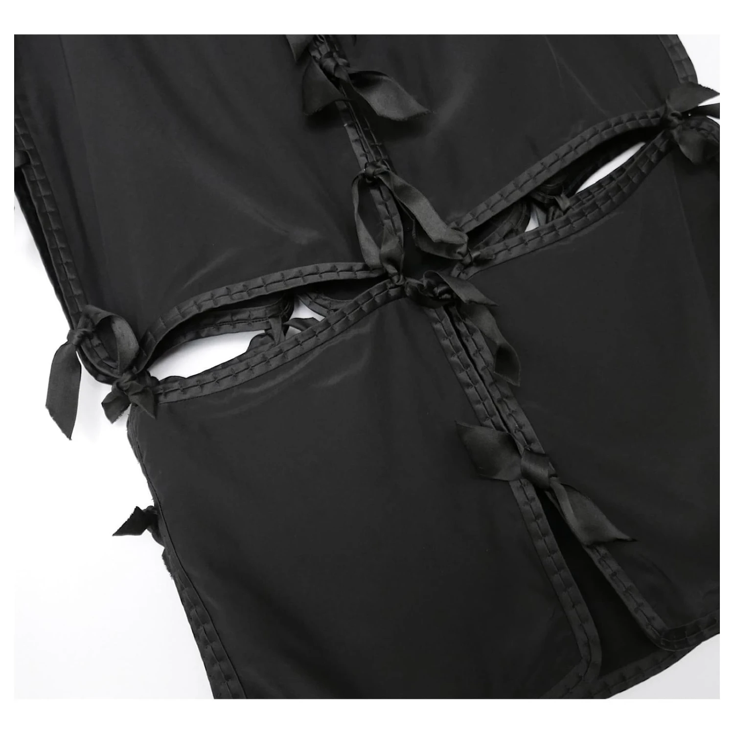 Yves Saint Laurent X Tom Ford AW02 Panneau En Soie Noire Et Jupe à Nœud 8 Yves Saint Laurent X Tom Ford AW02 Panneau En Soie Noire Et Jupe à Nœud – Image 6