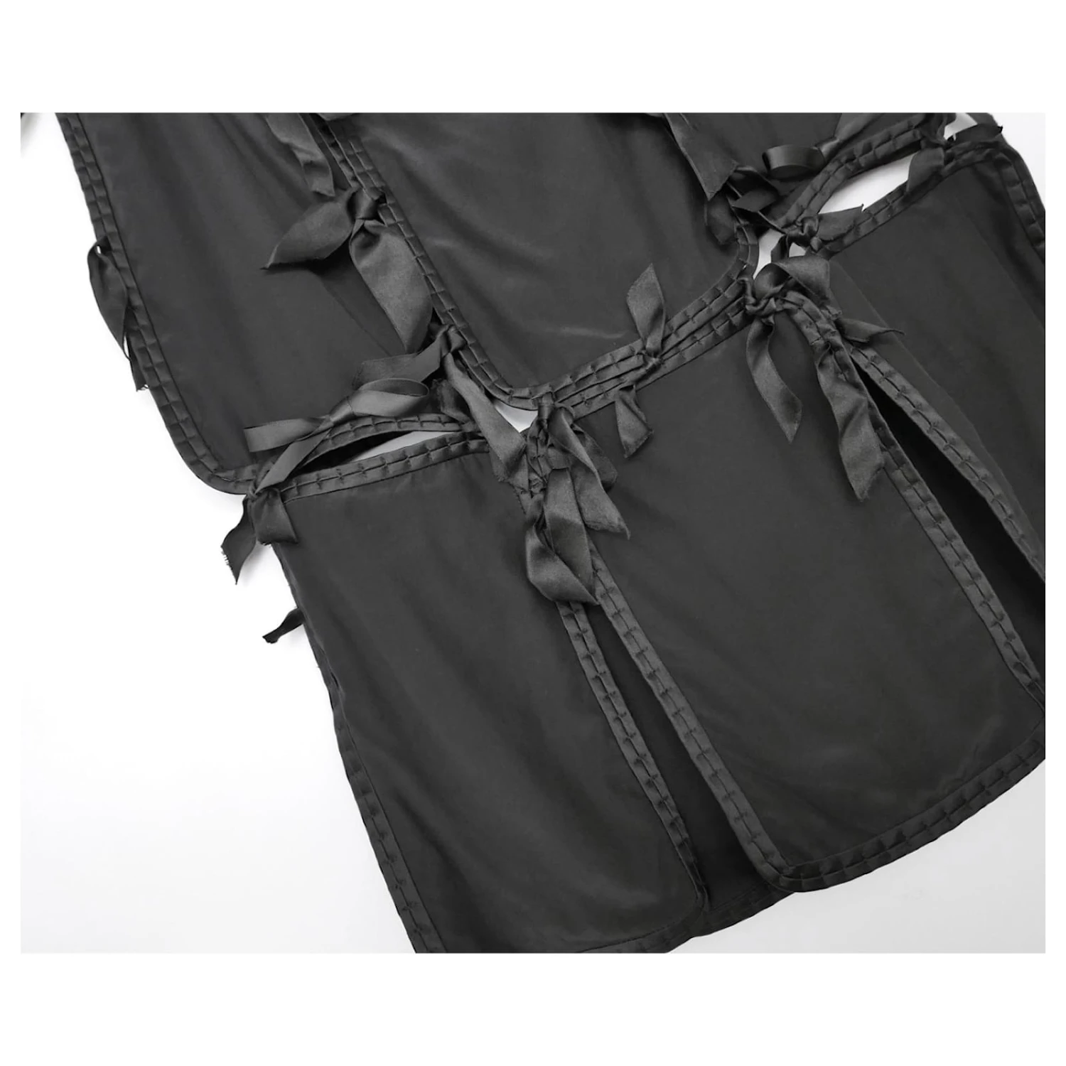 Yves Saint Laurent X Tom Ford AW02 Panneau En Soie Noire Et Jupe à Nœud 9 Yves Saint Laurent X Tom Ford AW02 Panneau En Soie Noire Et Jupe à Nœud – Image 7